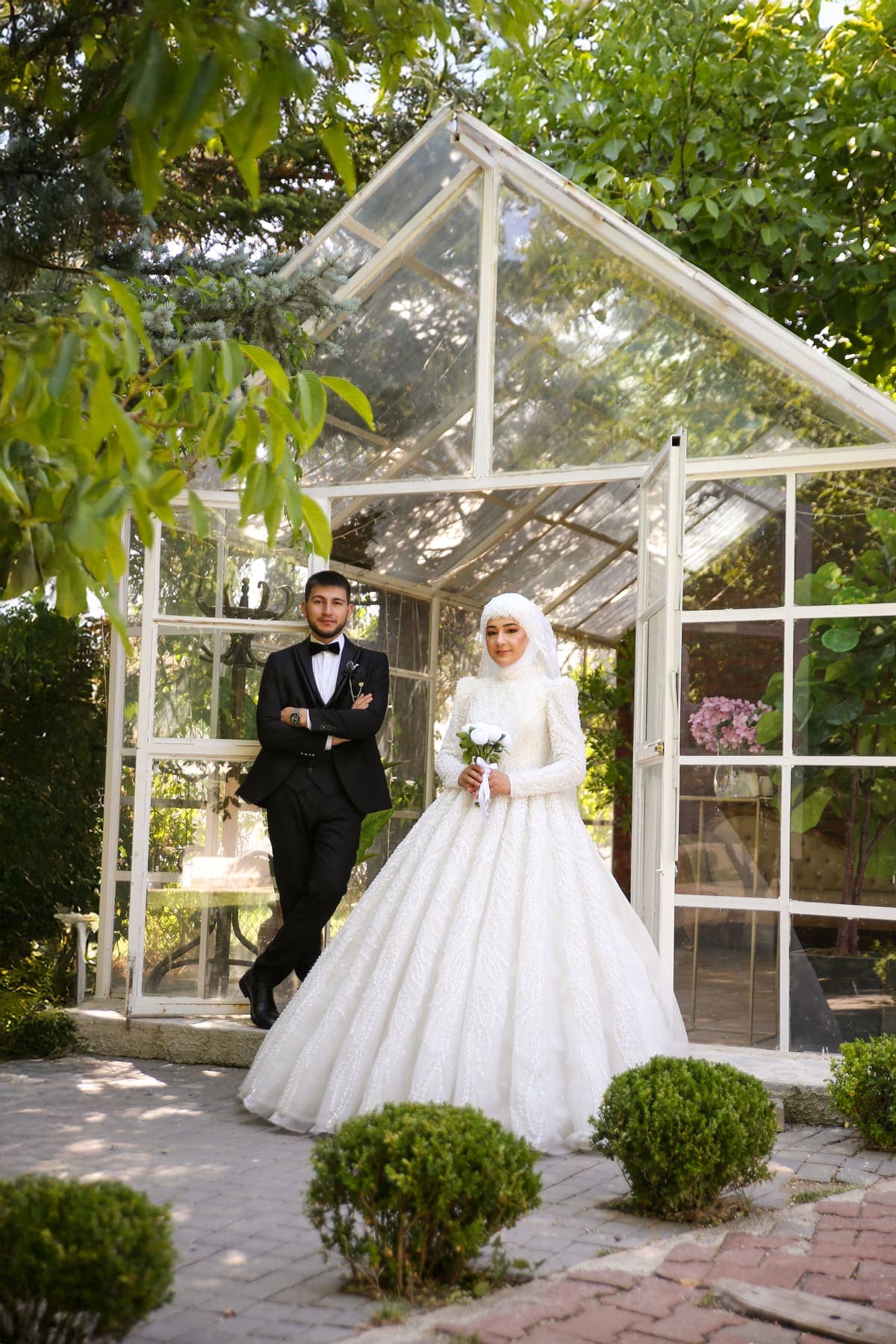 Sera önünde gelin damat düğün çekimi