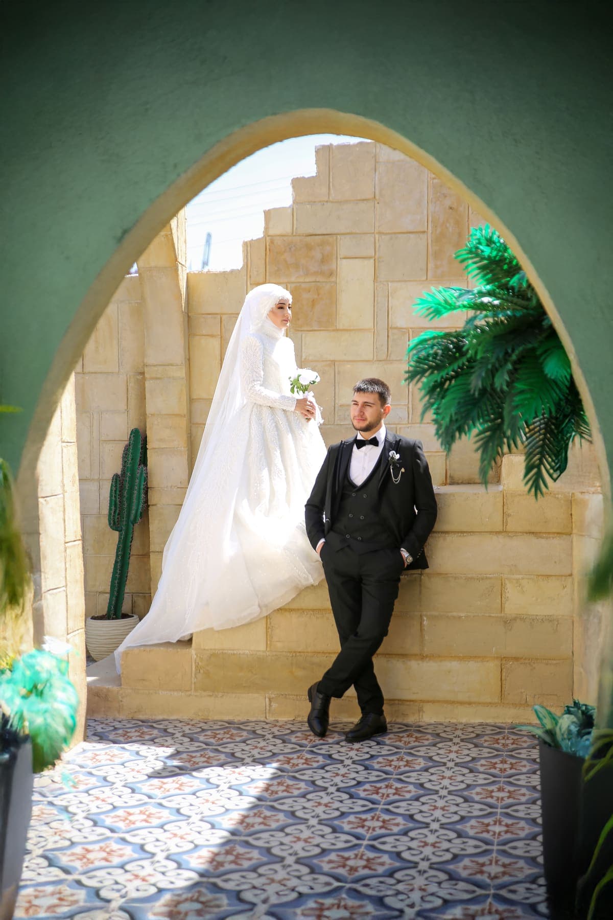 Kemerdan çerçeveli gelin damat portresi