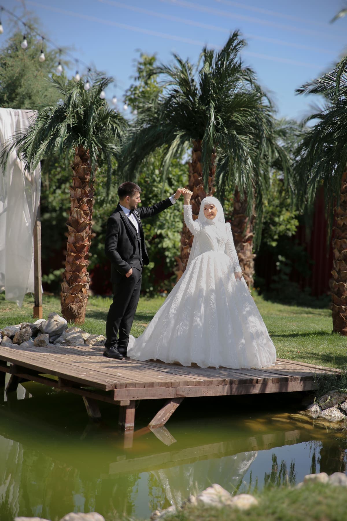 Gölet kenarında gelin damat çekimi